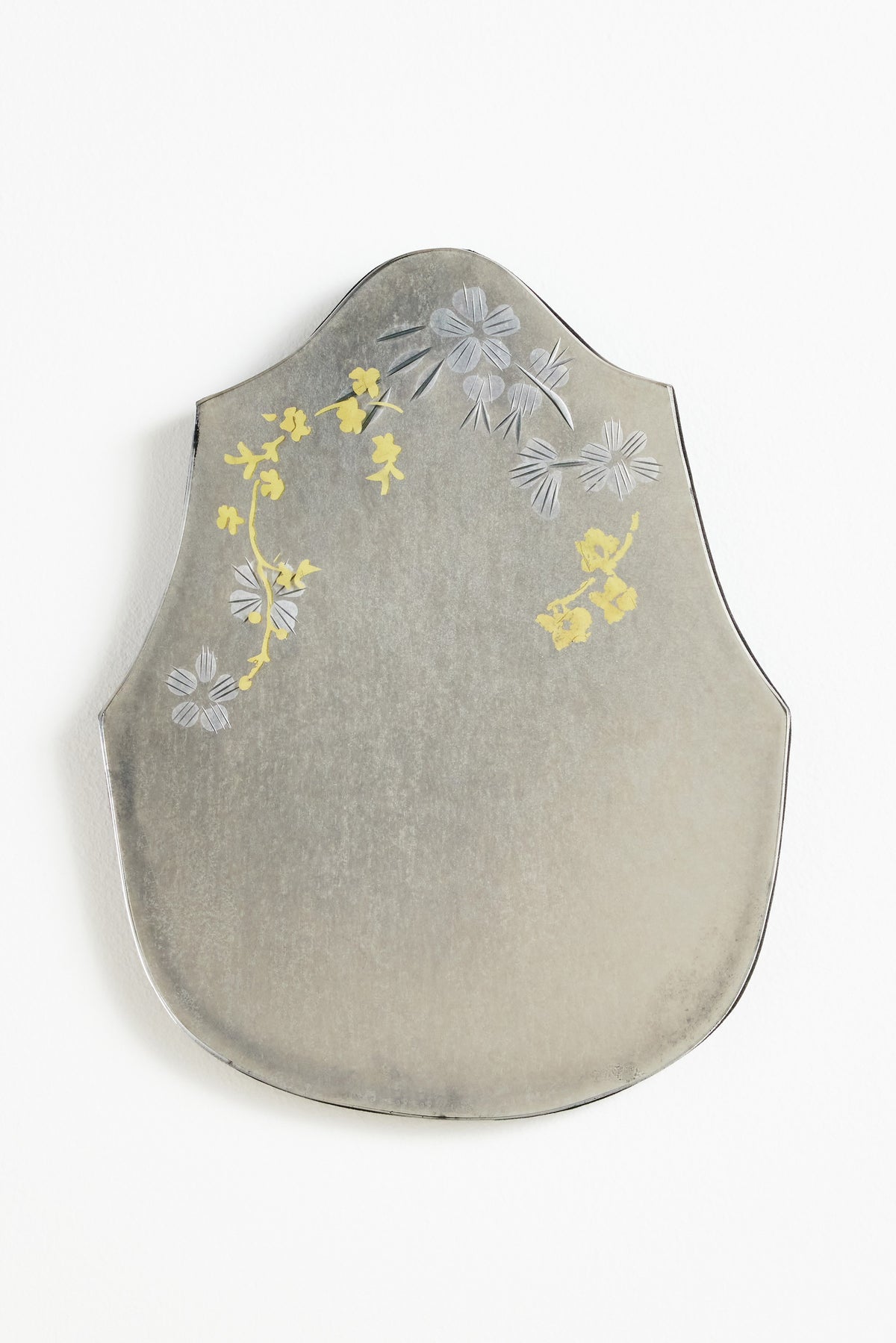 Smari Shield-Shaped Etched Floral Petite Wall Mirror in Clear, product view 2