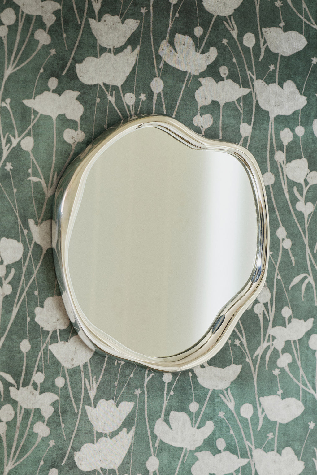 Silfra Small Wavy Round Gallery Wall Mirror in Chrome, product view 1