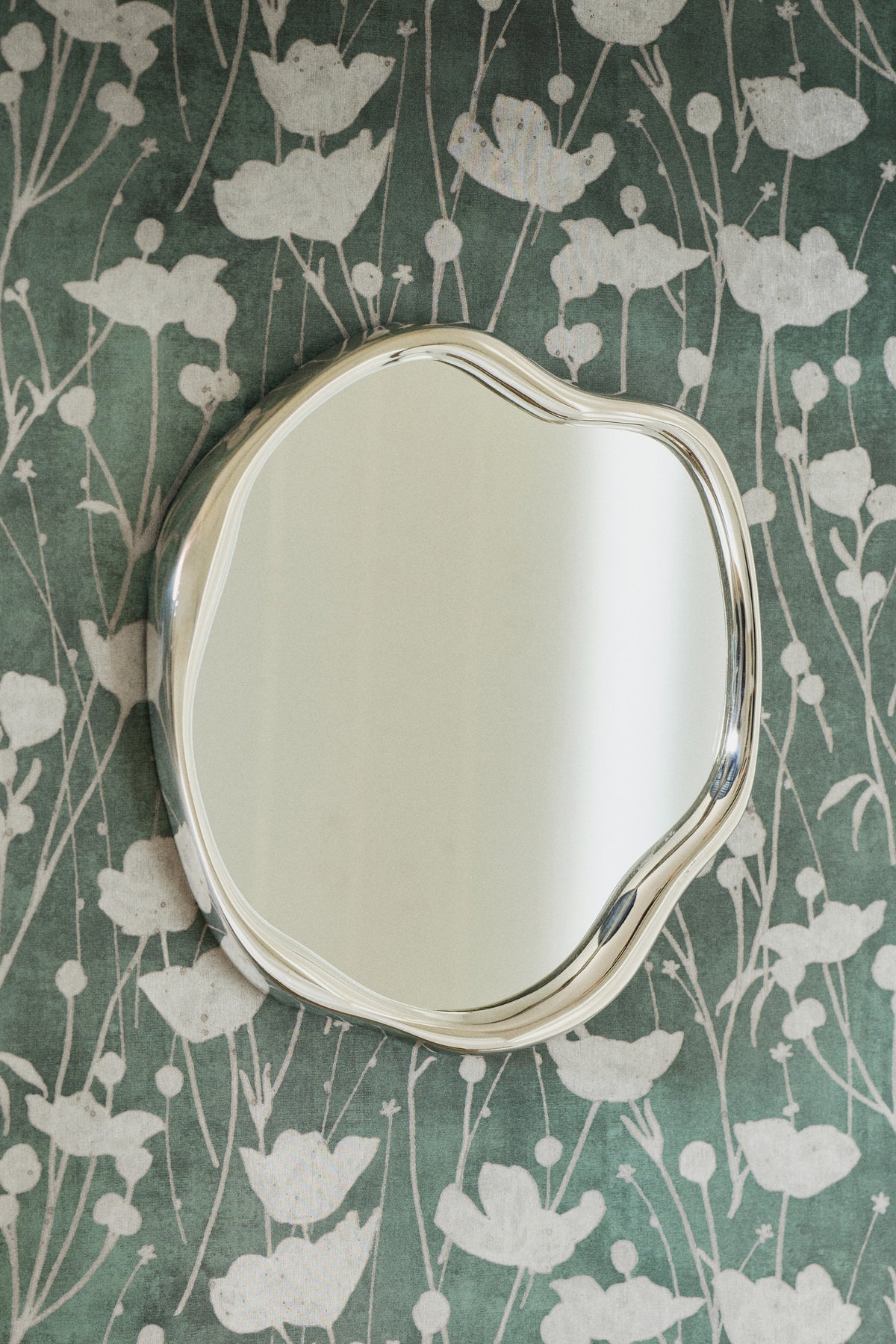 Silfra Small Wavy Round Gallery Wall Mirror in Chrome, product view 1