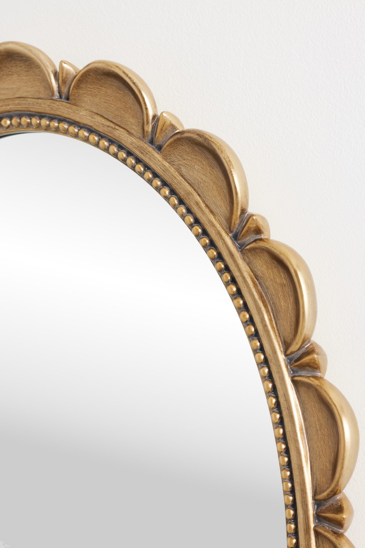 Harpa Scalloped Antique Gold Oval Wall Mirror in Brass, product view 3