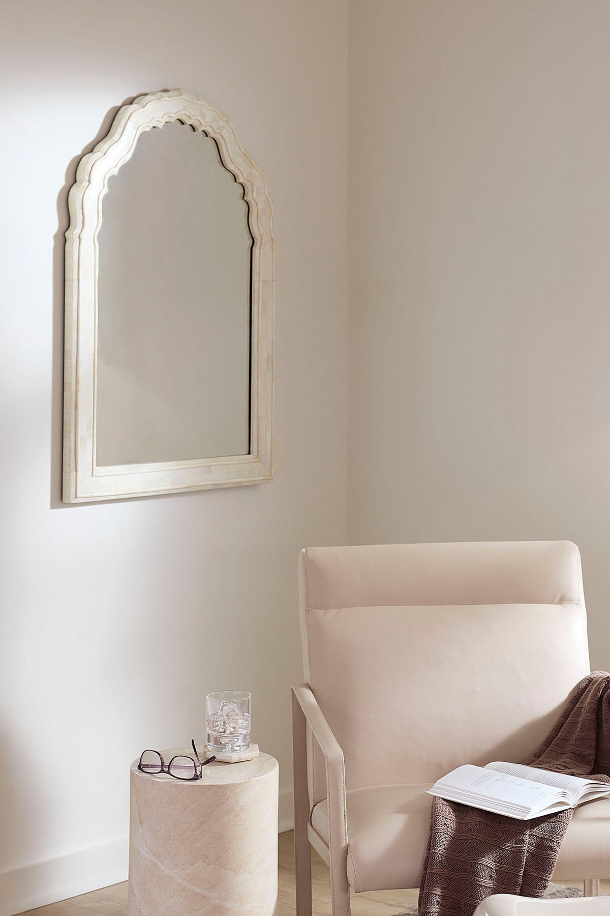 Brynja Camel Bone Scalloped Arch Wall Mirror in 010 White, product view 1