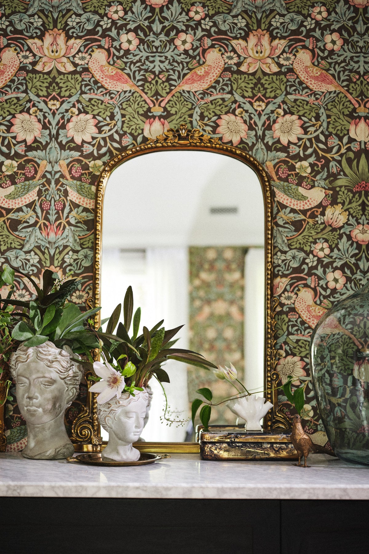 Hekla Baroque Arched Gold Bathroom Mirror, 32 in, product view 1