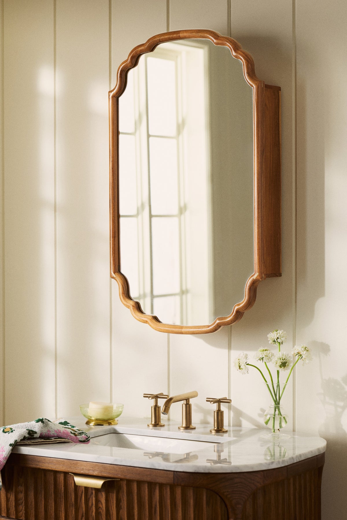 Vatn Acacia Wood Scalloped-Corner Medicine Cabinet in Light Wood, product view 5