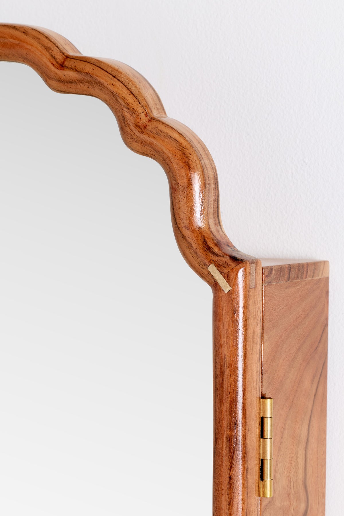 Vatn Acacia Wood Scalloped-Corner Medicine Cabinet in Light Wood, product view 8