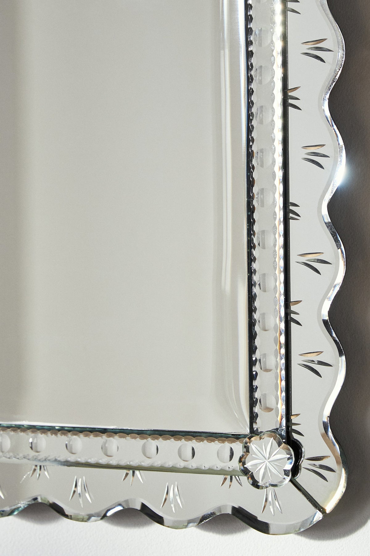 Jokla Venetian-Style Scalloped Glass Wall Mirror in 007 Silver, product view 2