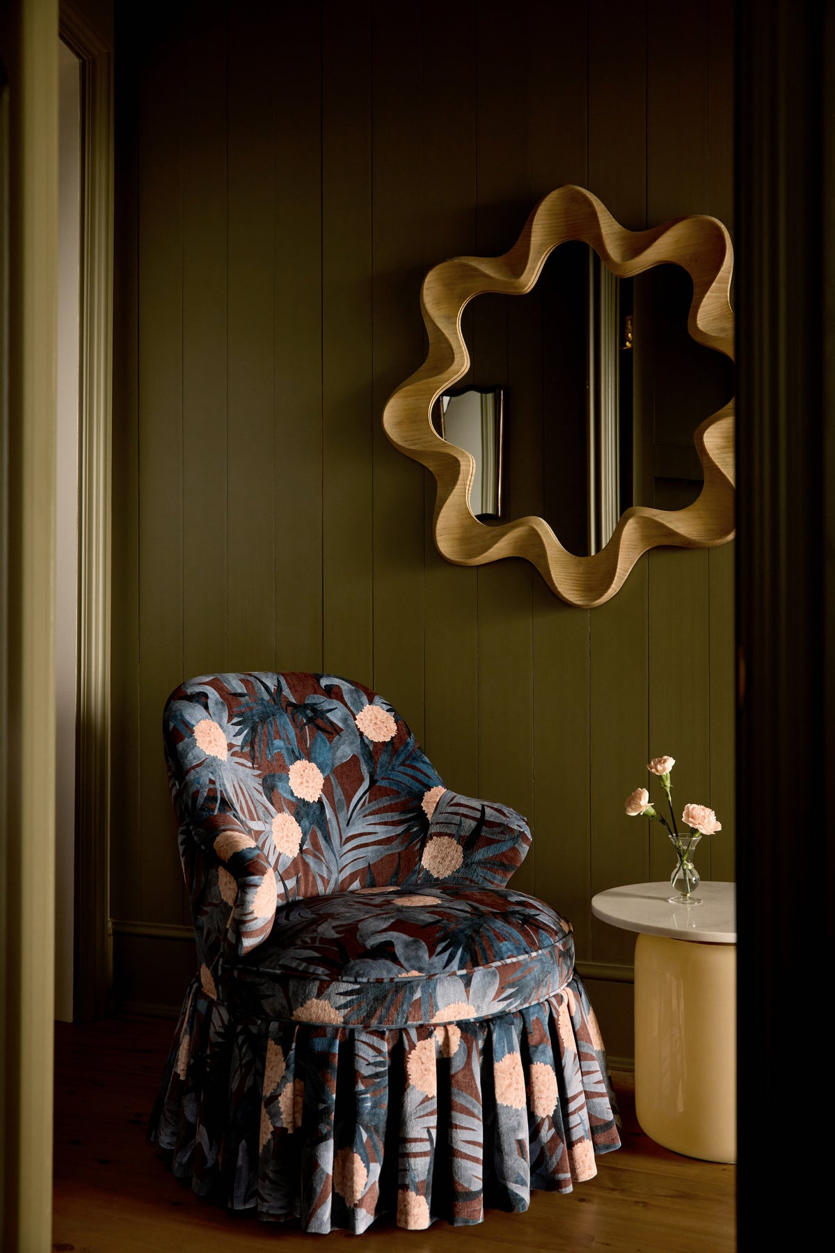 Rosa Wavy Scalloped Wood Round Wall Mirror, 36 in in 020 Brown, product view 4